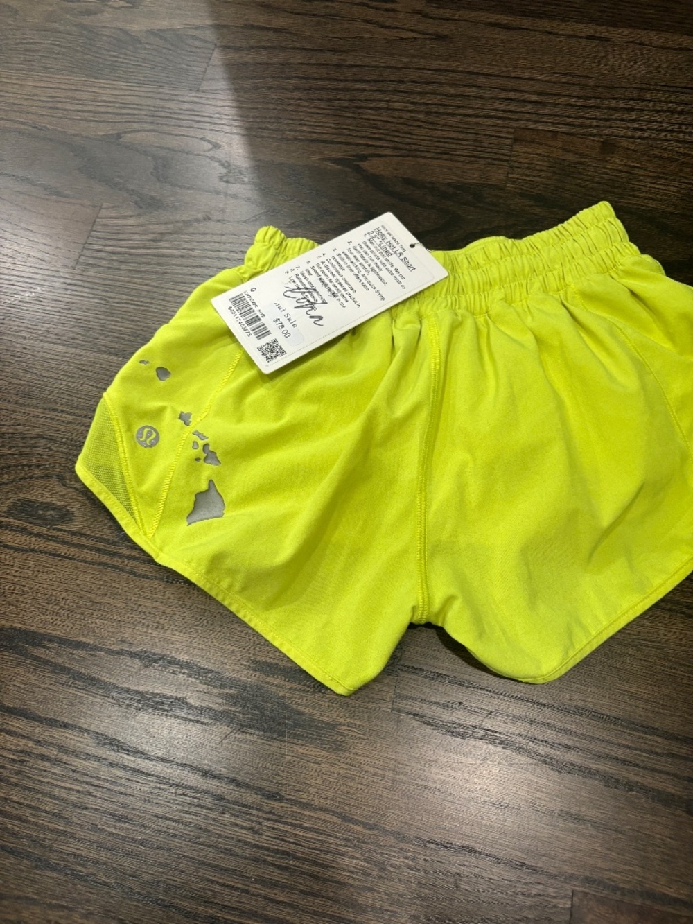 Lululemon Hotty Hot LR Shorts 2.5" ALOHA edition in HIYE - Picture 3 of 6